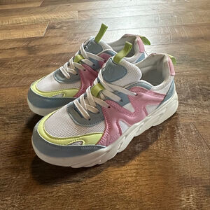 Women's Steve Madden Sneakers Size 5 Multi-color